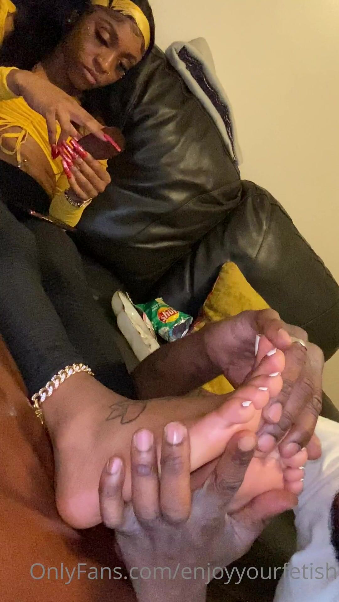 enjoyyourfetish ebony foot worship