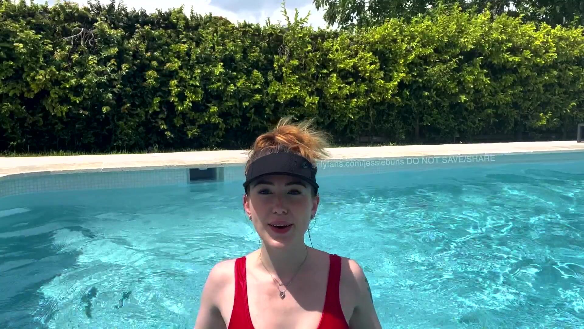 JessieBuns pool bate