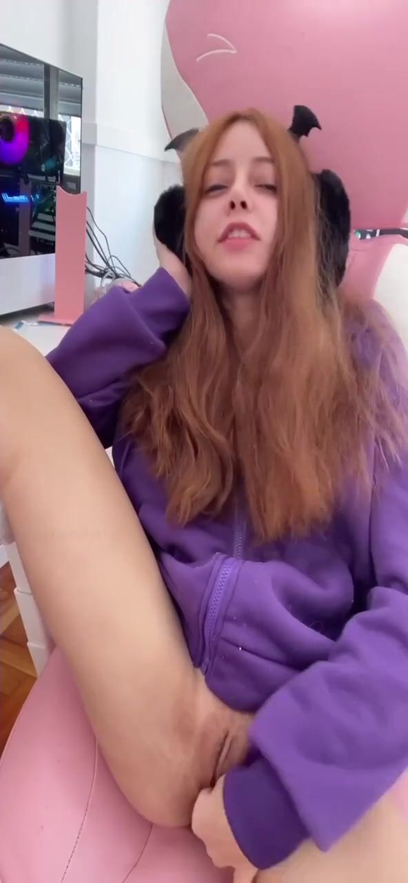 barely legal babycaroline fingering