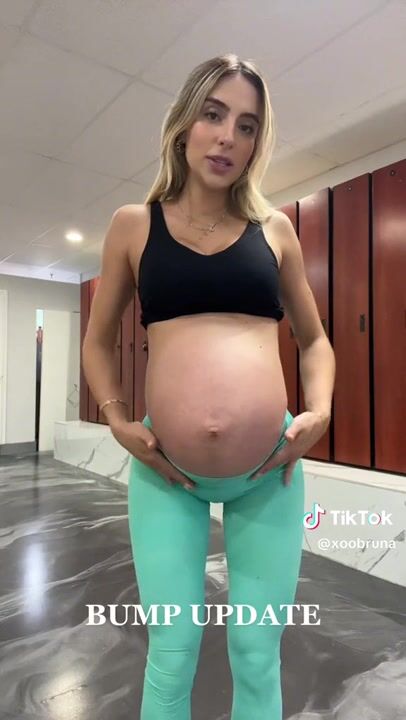 Xoobruna very pregnant Tease in leggings