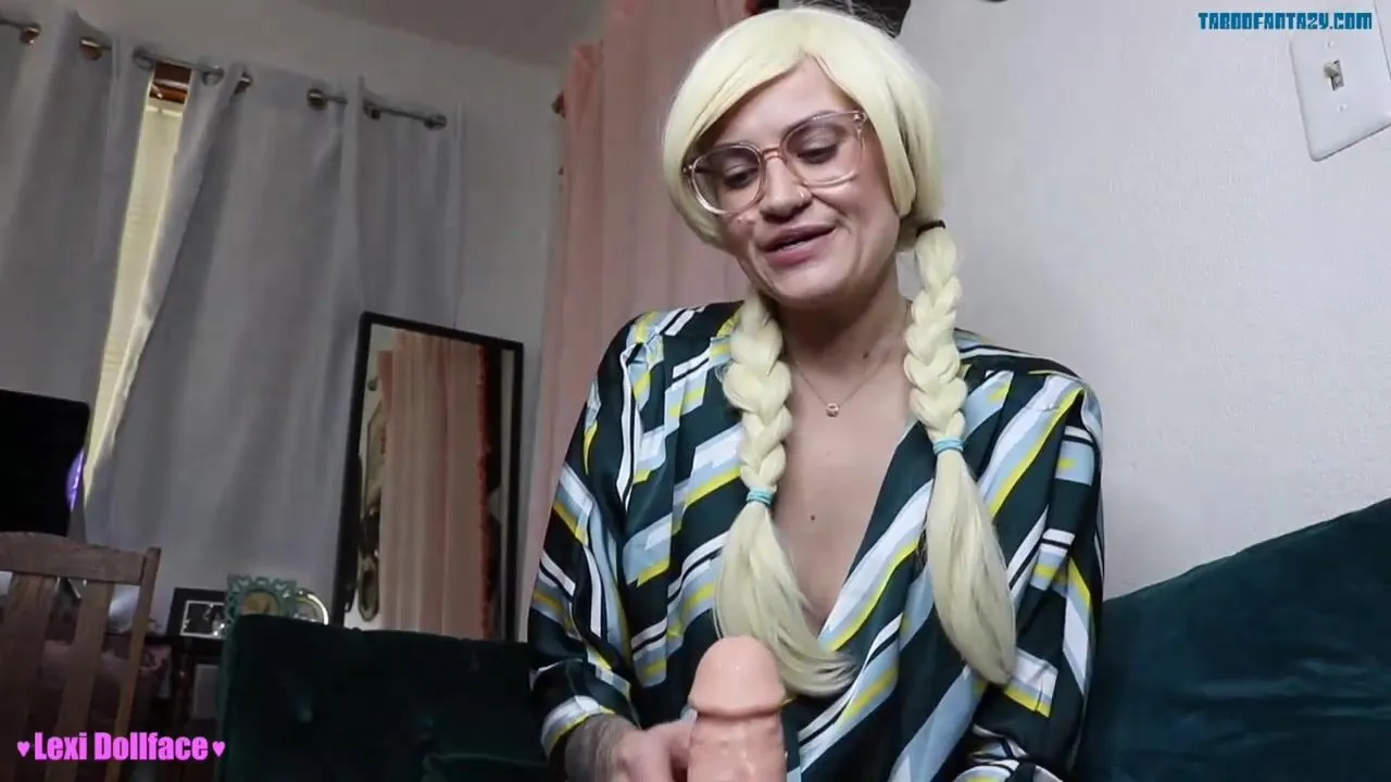 Lexi Dollface – Cumming on Mommys Face