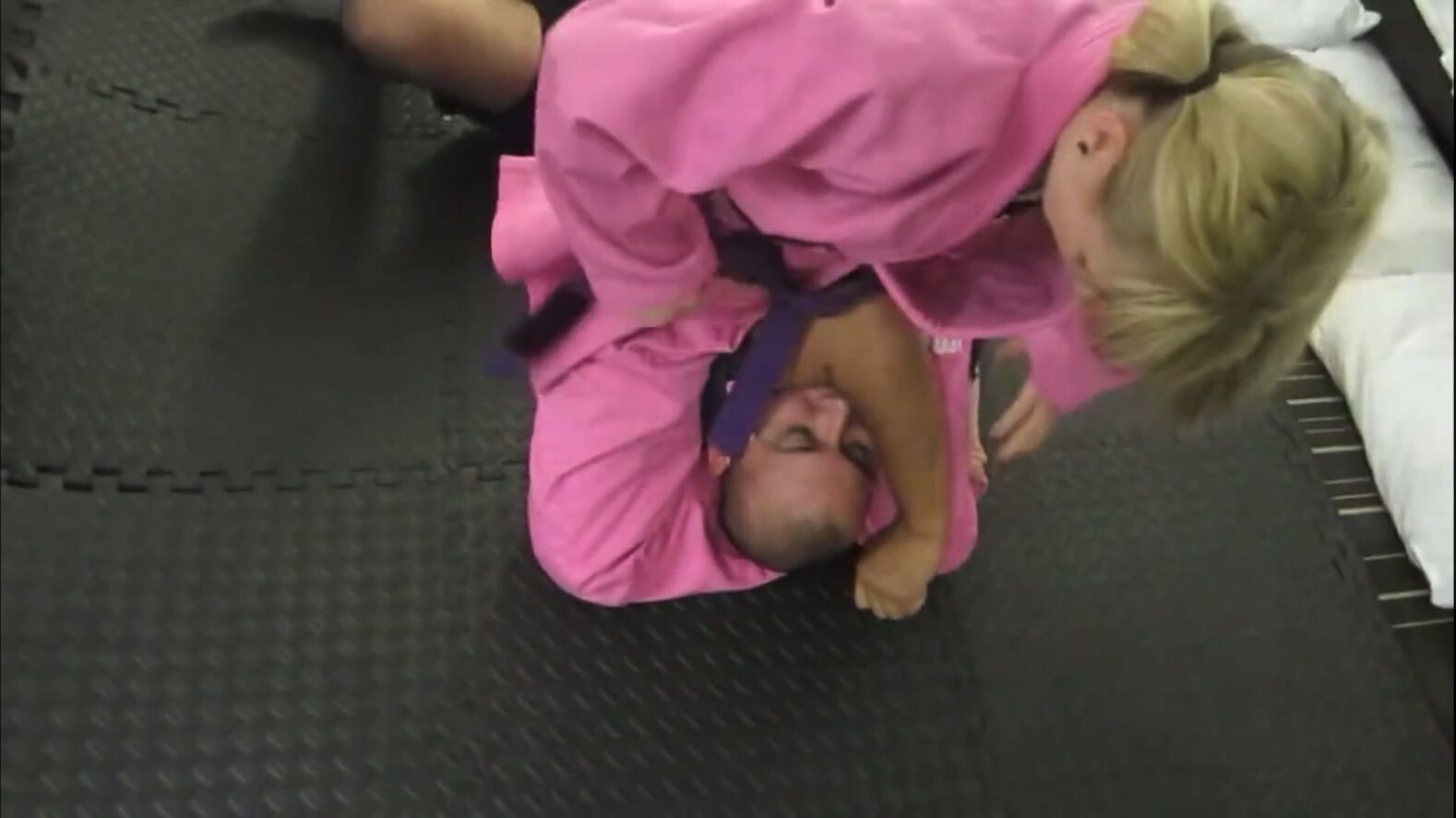 Jujitsu girl destroyed man