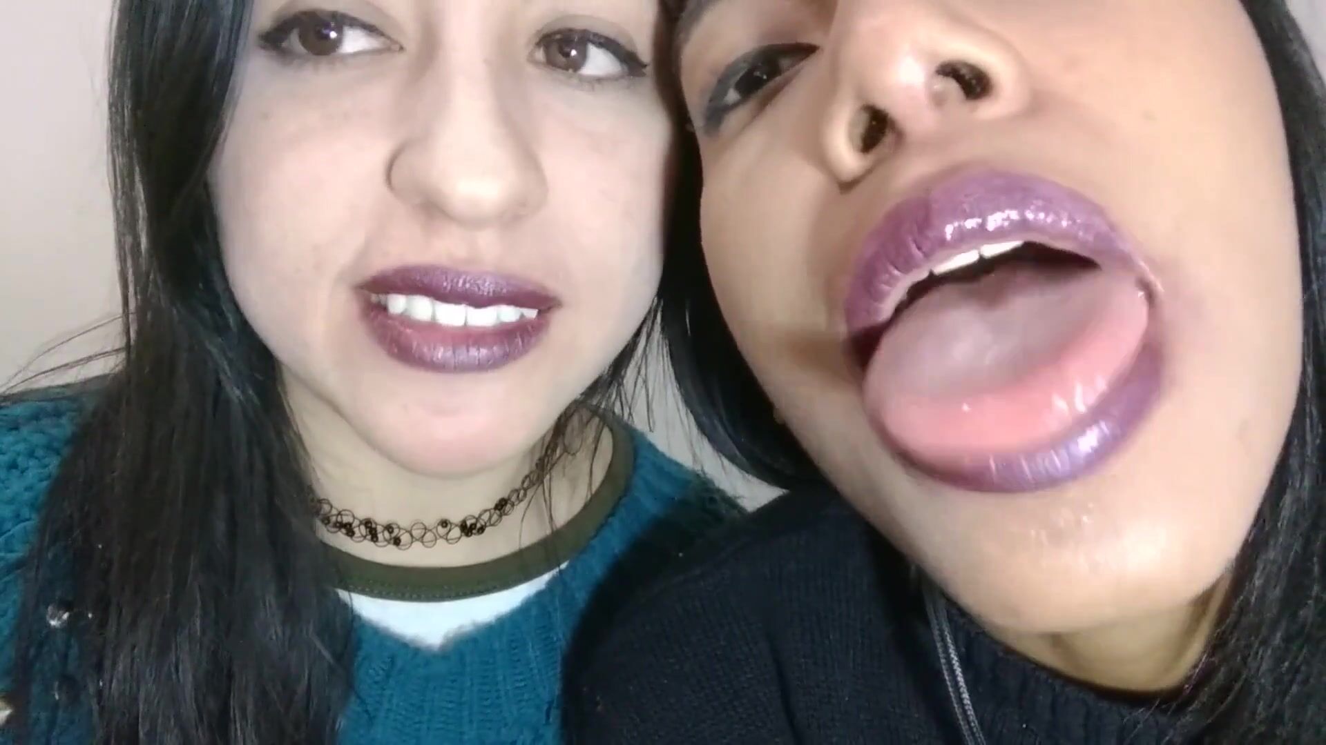 Anahi & Julieta - Tongue Mouth Tease