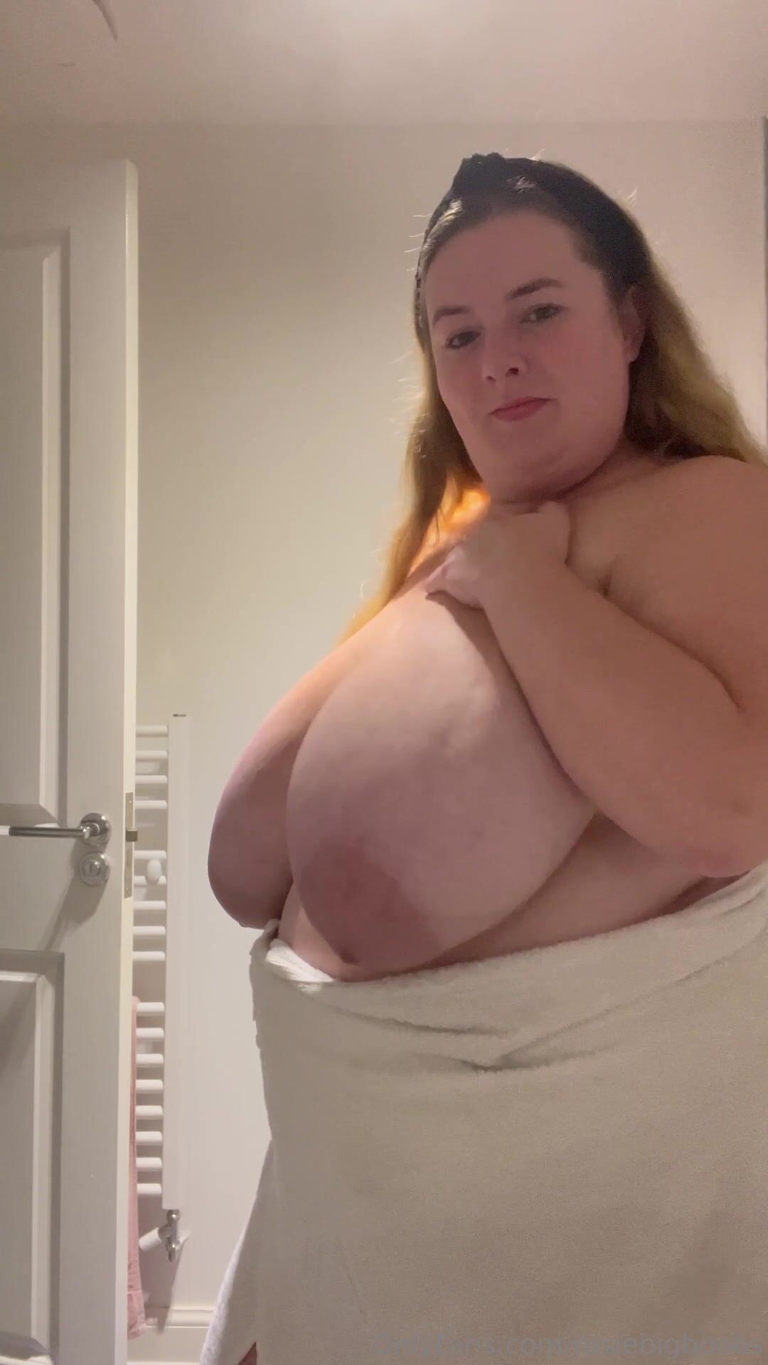 Rosiebigboobs Showing Off Her Body And Huge Tits