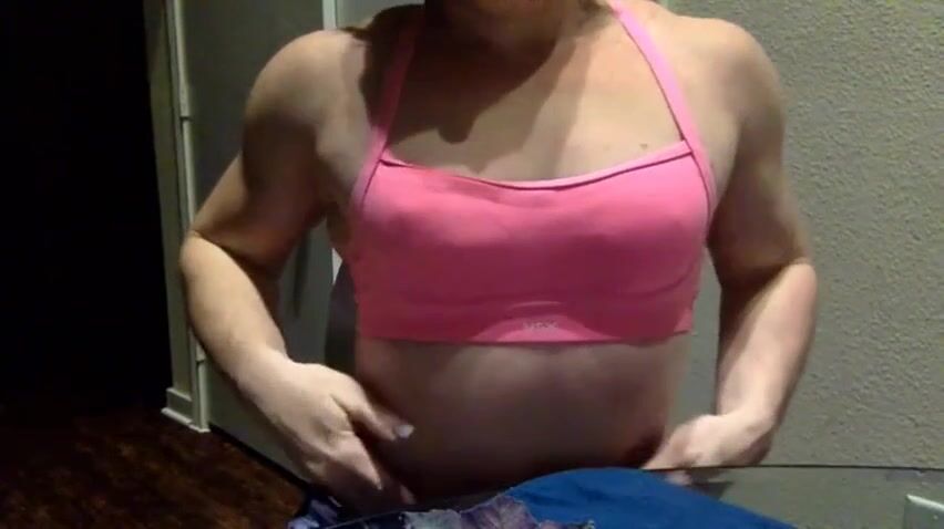 JD muscle woman cam