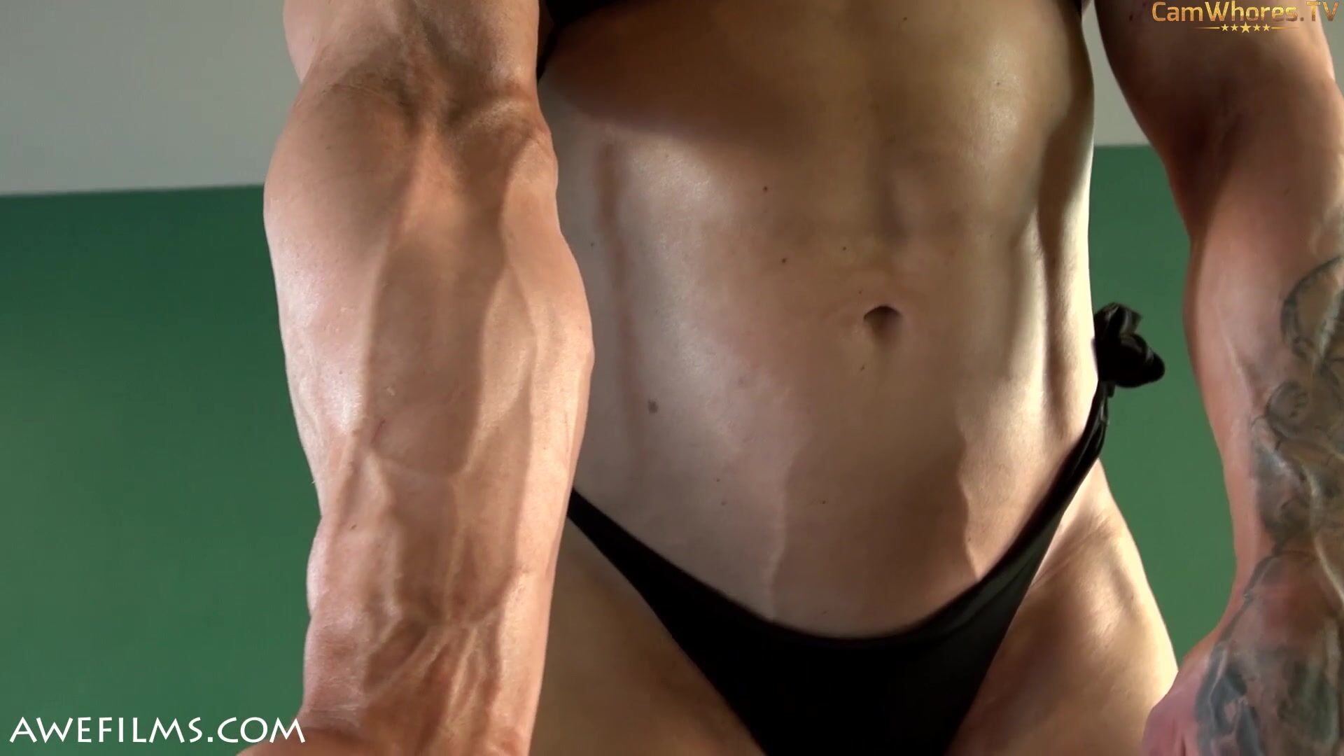 Julia Foery Flex 4