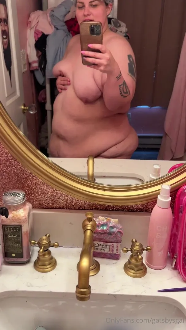 Gatsbysgal Showing Her Belly