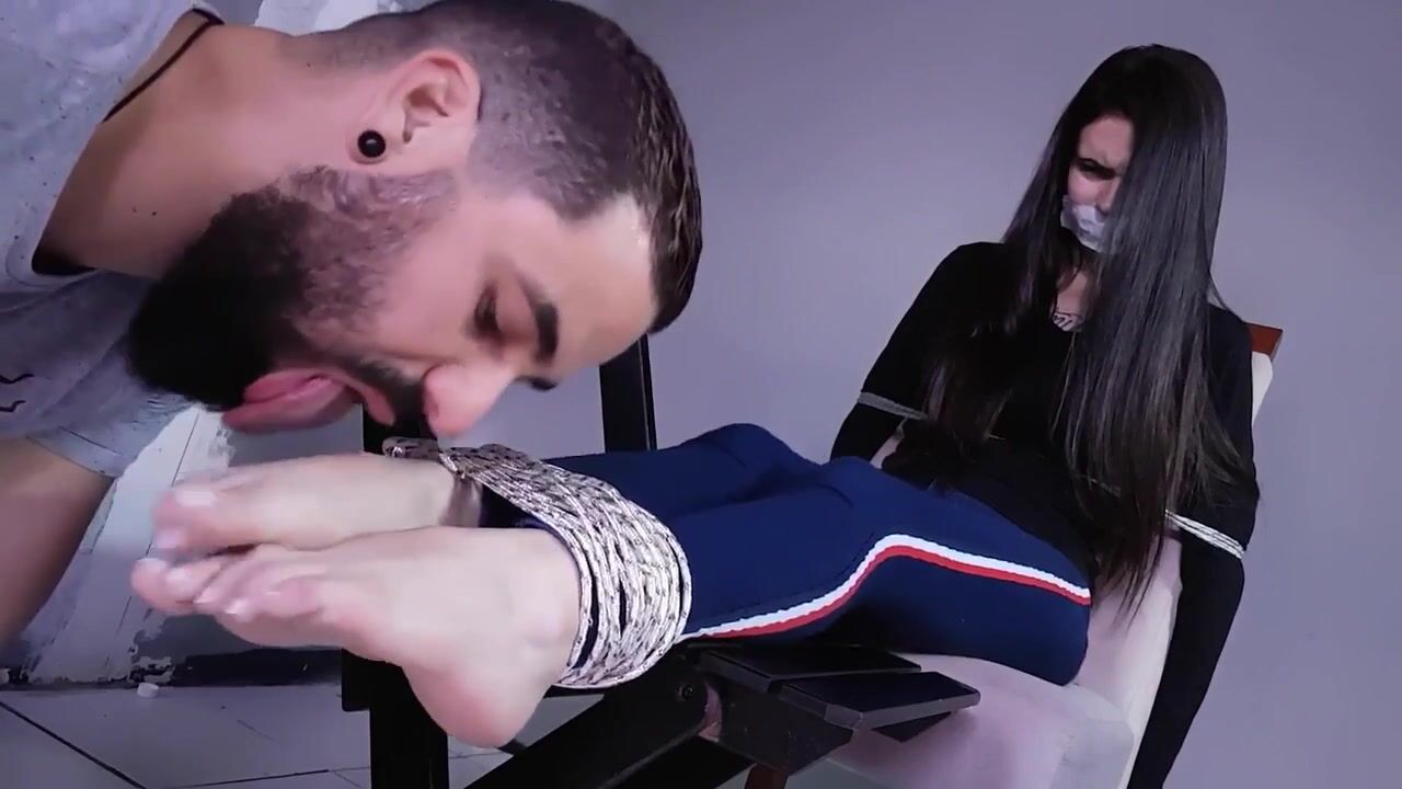 Bound to chair and foot worshipped Emily Foxx(Daniitrix)