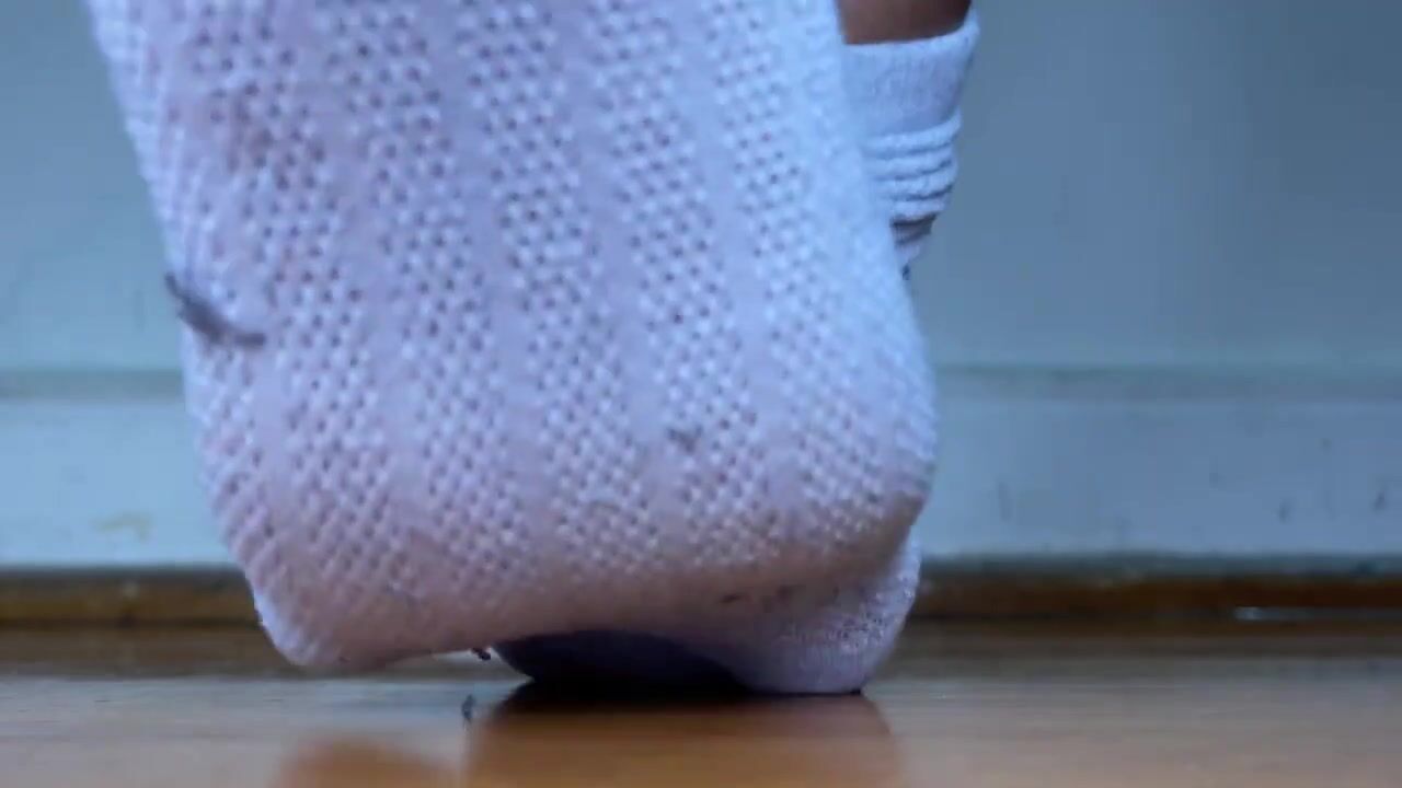 Ebony Giantess removes stinky socks