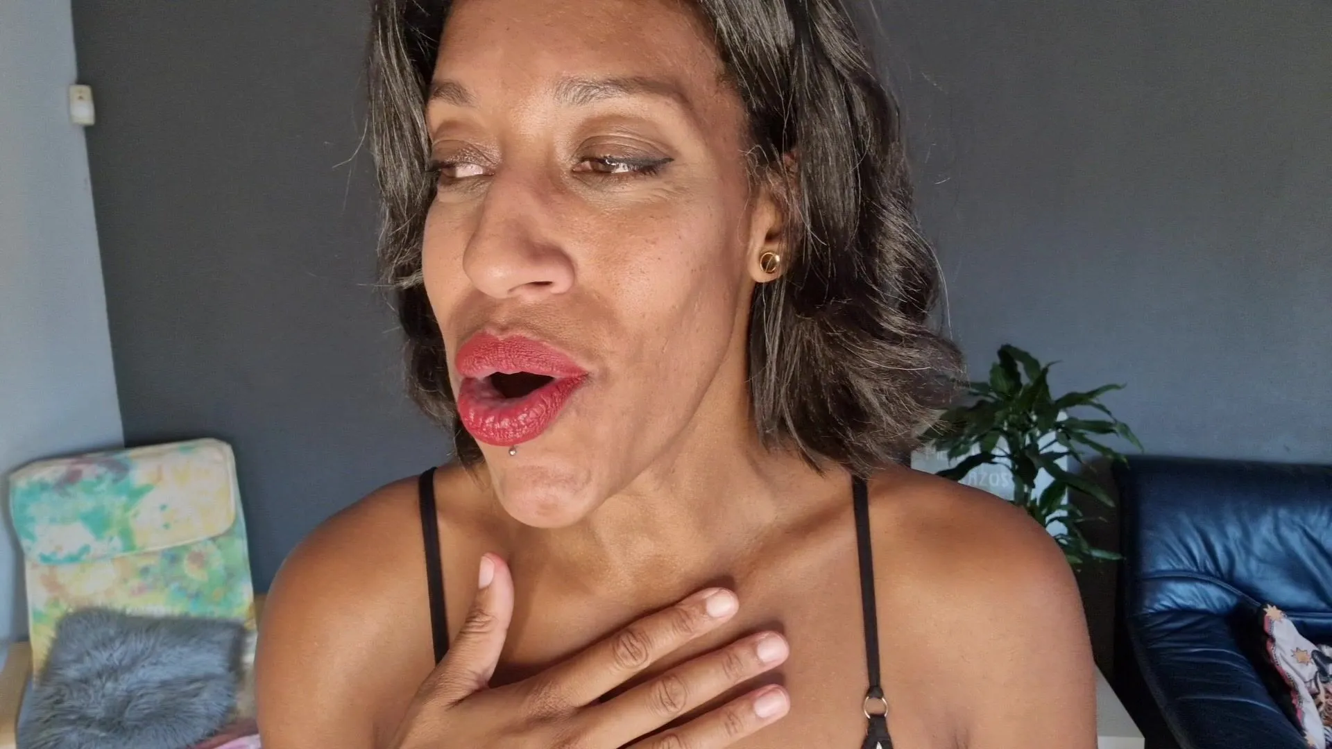Gummy vore Golden lace