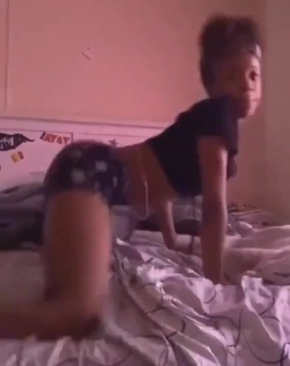 Super Petite Ebony Teen Twerking