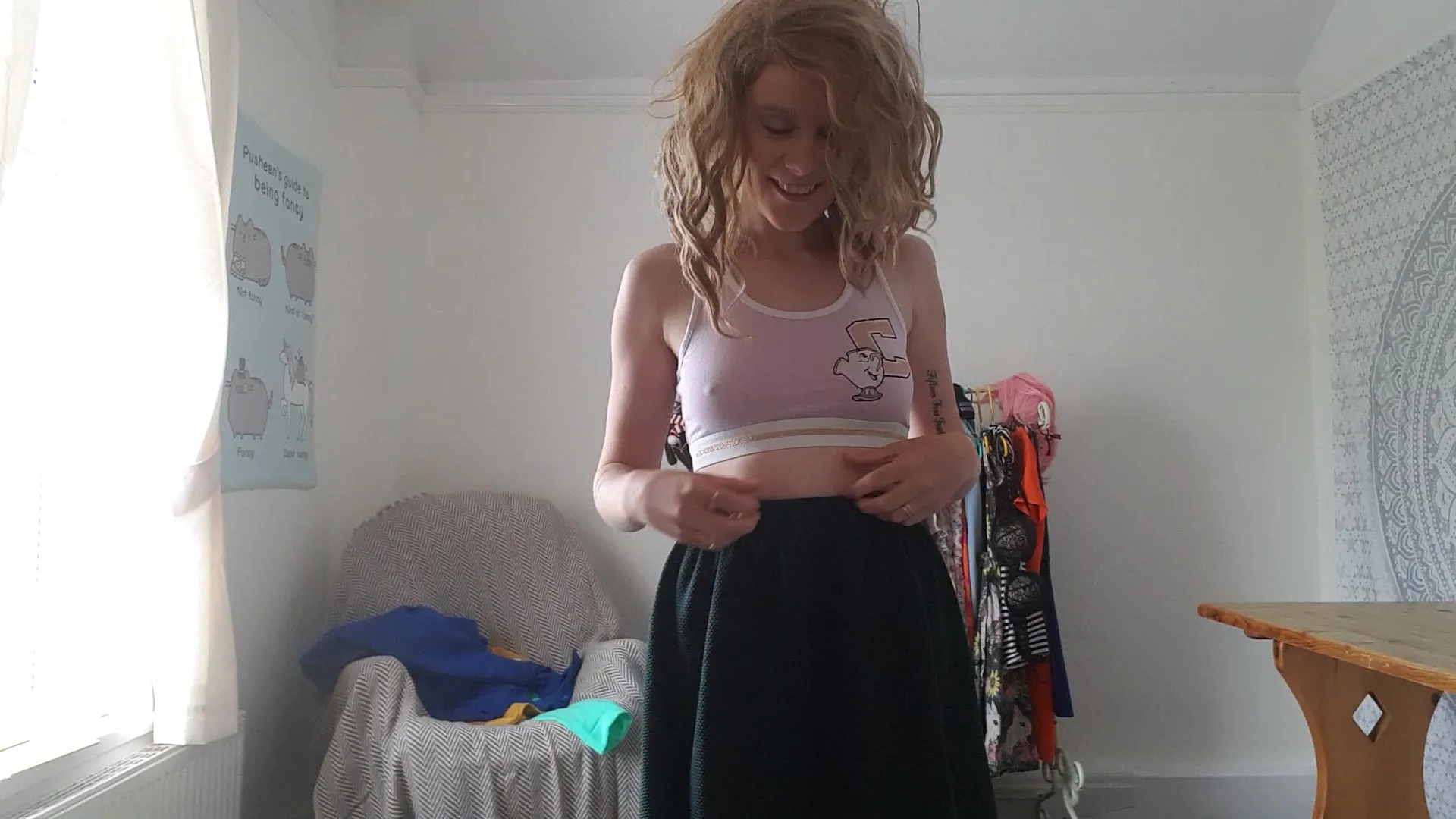 Sydney Harwin - Little Sis Tries on Outfits