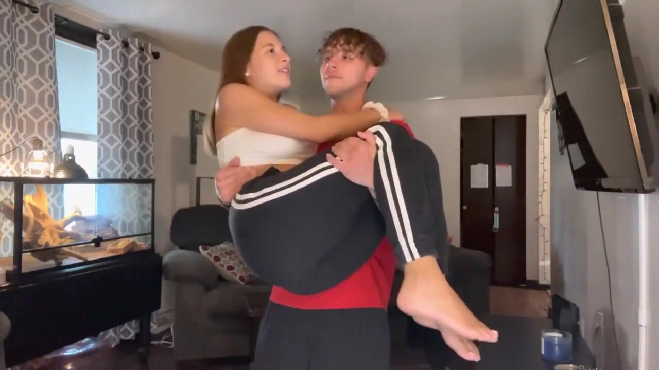 COUPLES LIFT CARRY