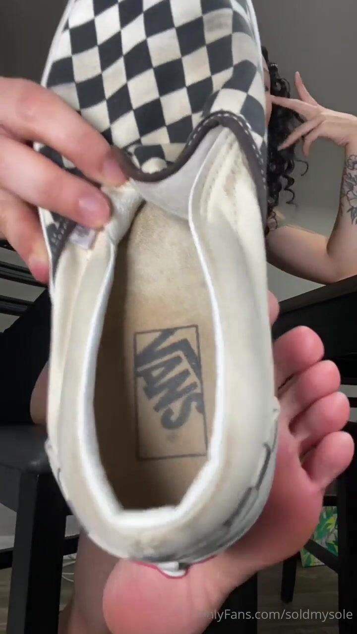 Soldmysoles - worship my sweaty feet