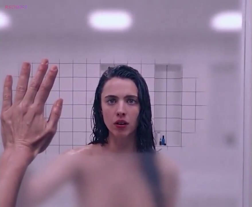 Margaret Qualley fully naked