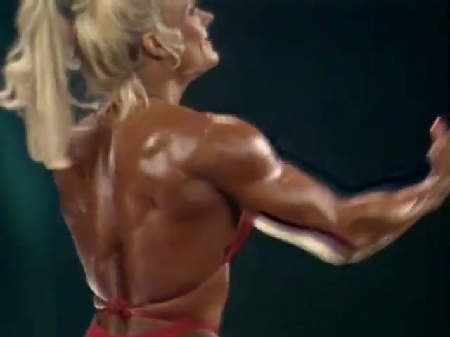 Sandy Riddell huge n ripped fbb pumped to max posing