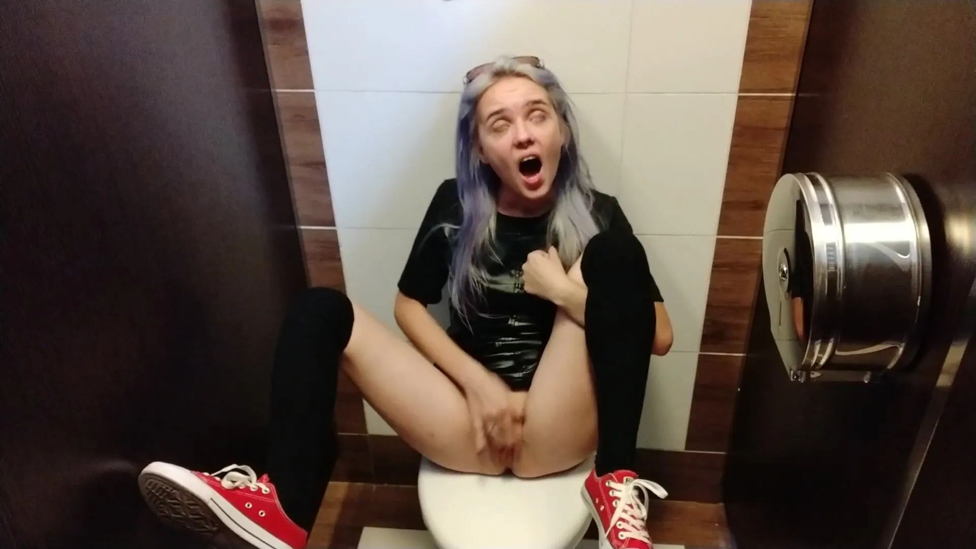 JessAndLi - Masturbation in a public toilet