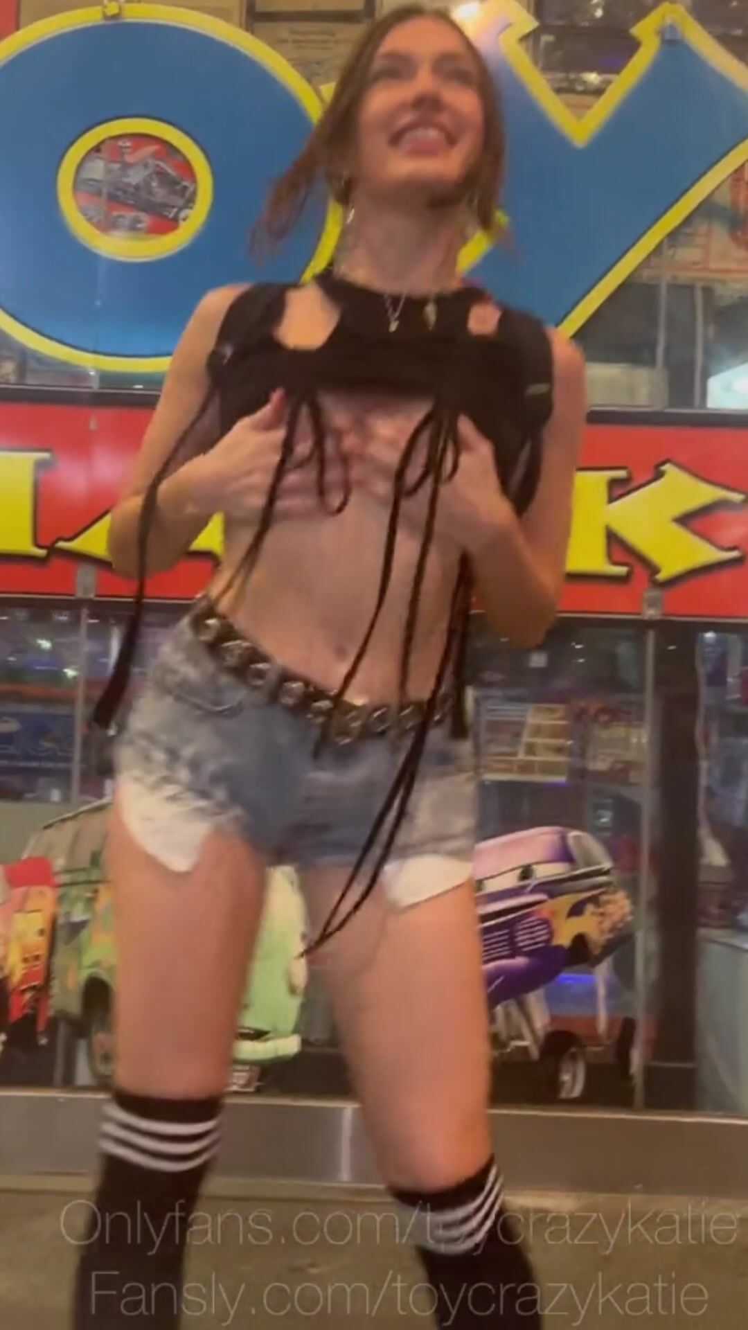 Toycrazykatie Flashing at the Mall