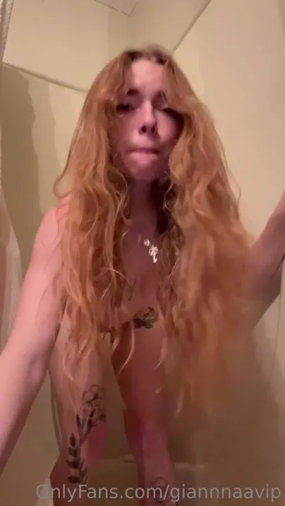 giaannavip amateur-redhead-fucks-dildo-in-shower