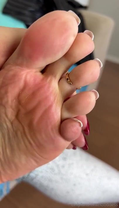 Goddess Grazi French Pedicure