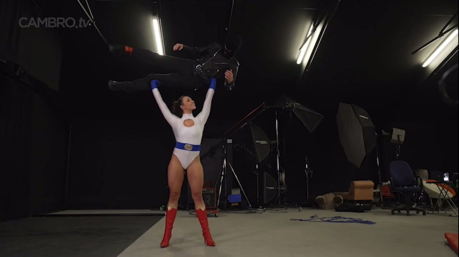 Super Heroine throatlift