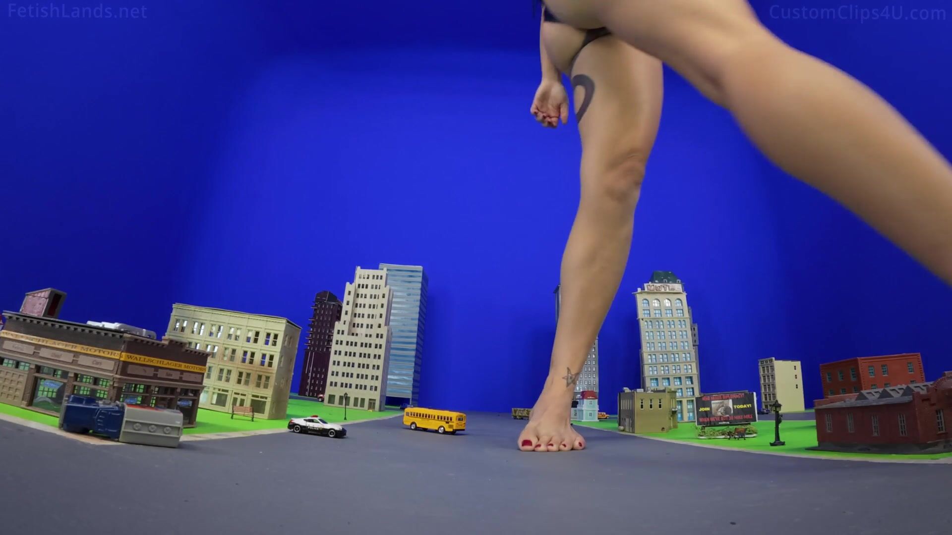 Giantess Sushii Xhyvette Lunch Time