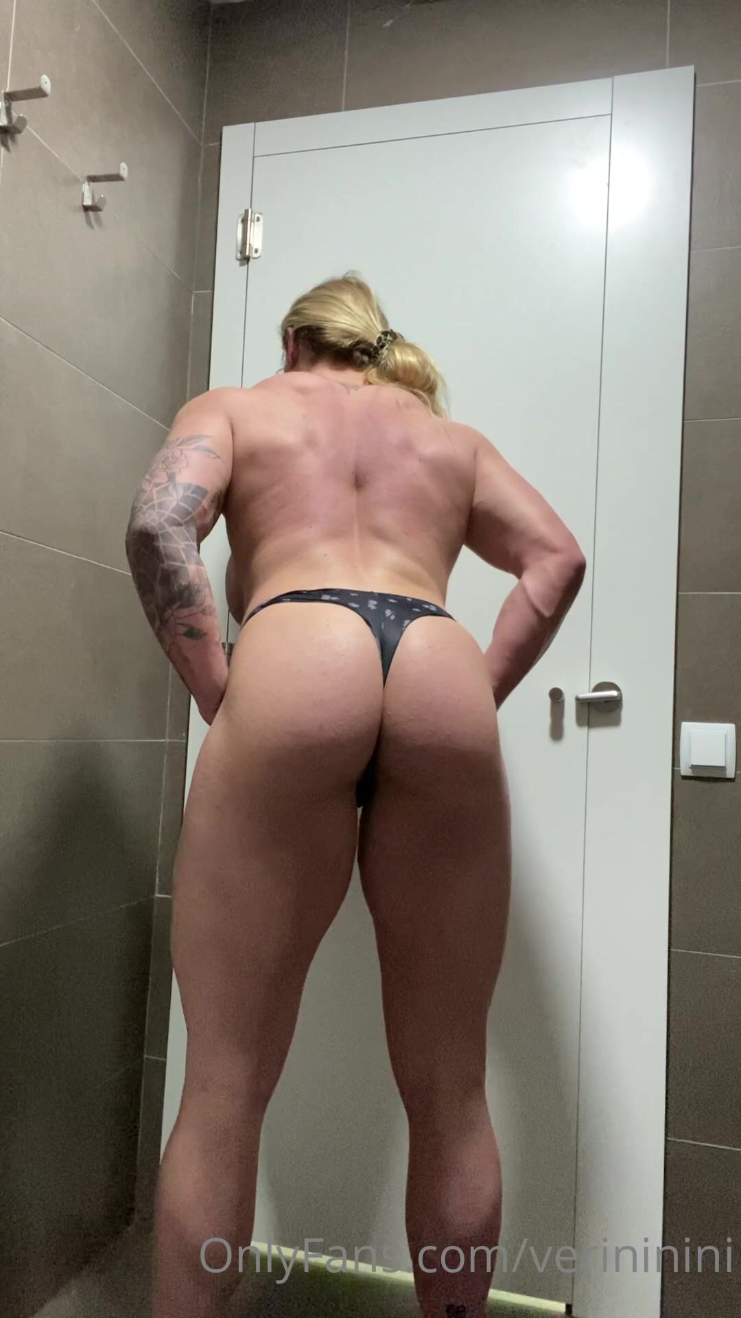 FBB arse flex