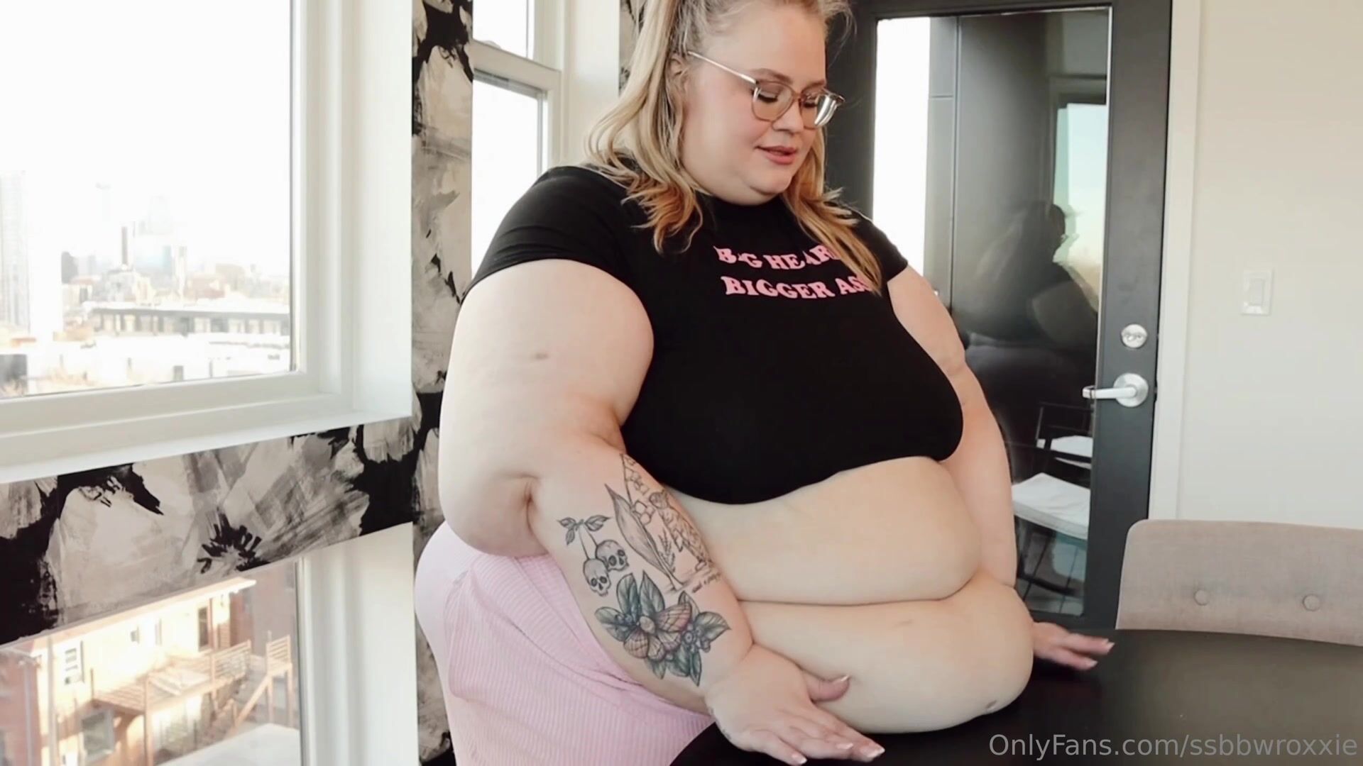 Ssbbw Foxxie Roxxie - Huge Belly Drops