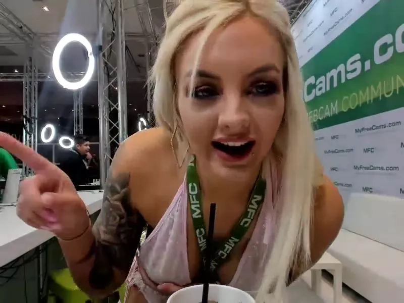 UKDreamx MFC - AVN AEE Expo Live Show