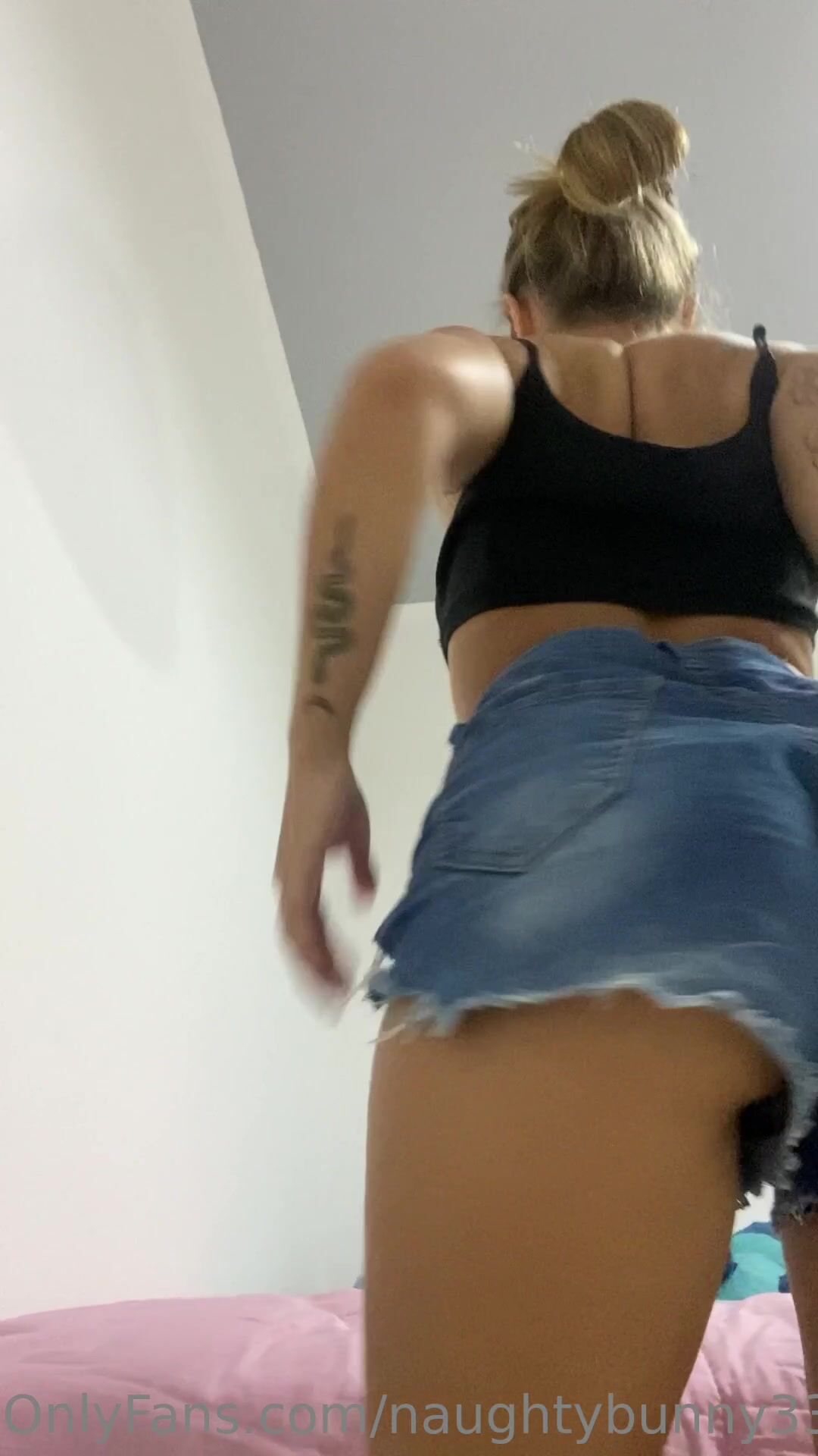 camila_farts in jean shorts