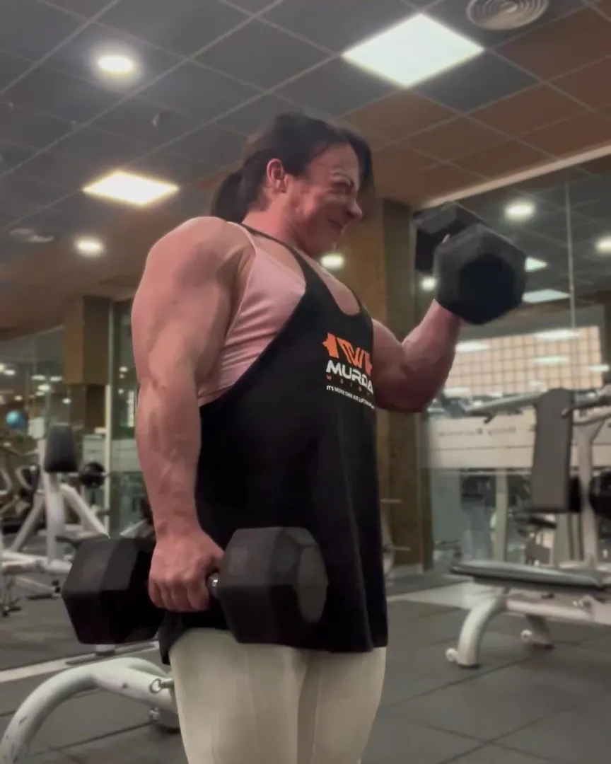 Martina Lopez biceps workout