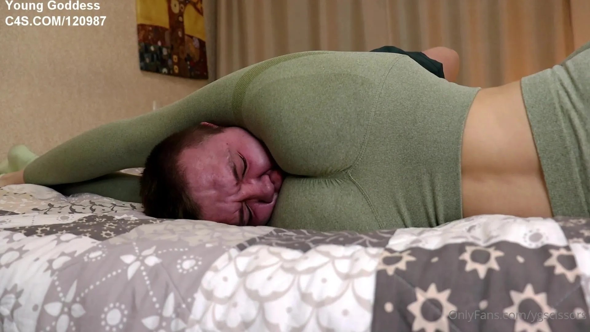 Young Goddess - Pulsating reverse headscissors