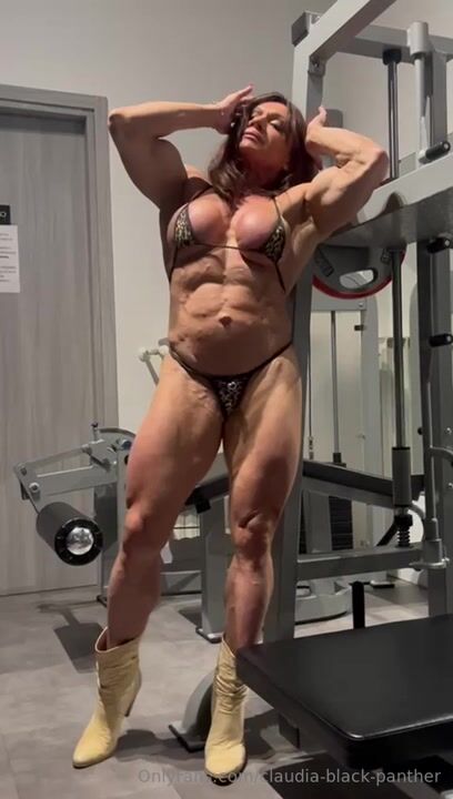 Claudia muscle milf