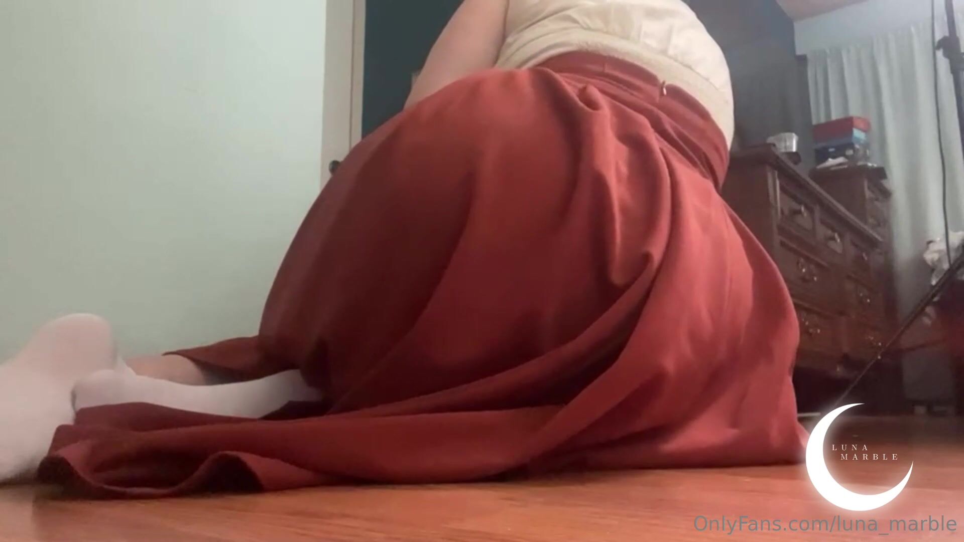 Luna Marble - farting in sexy skirt