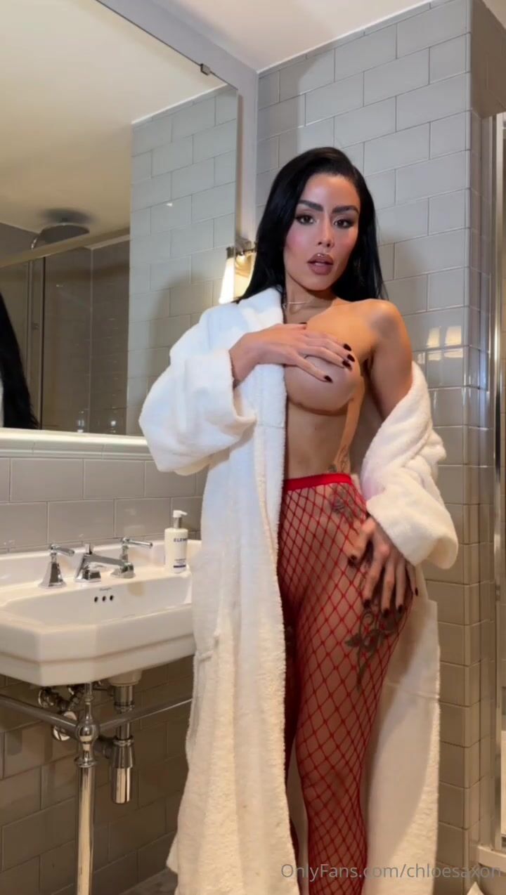 chloesaxon - bathroom red fishnet