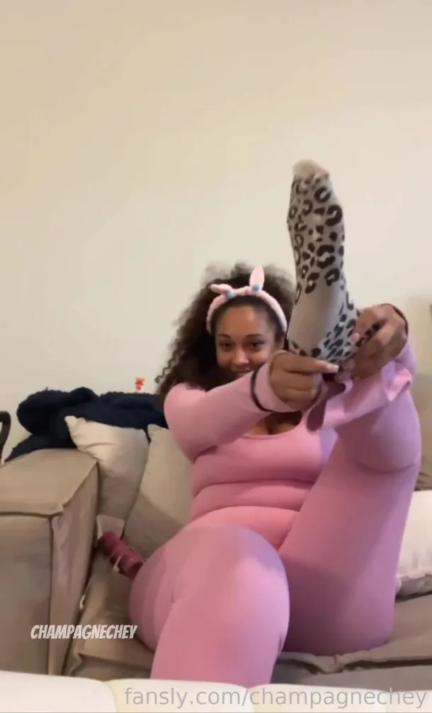 Chey Striptease