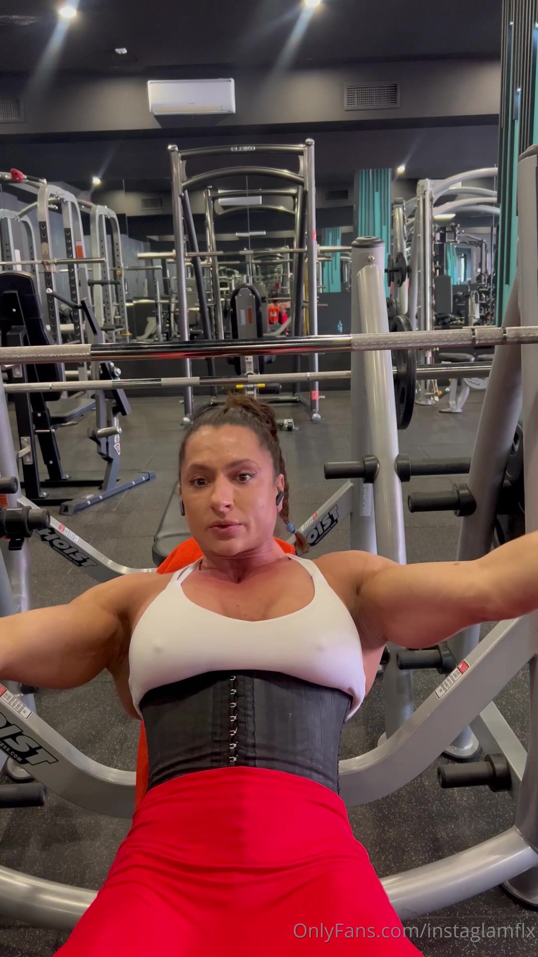 muscle woman chest veiny