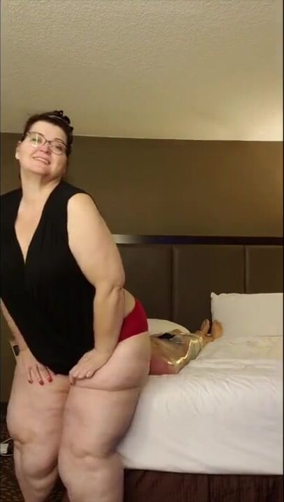 BBW Amazon Amanda Forcefully Smothers Her Puny Slave Bitch