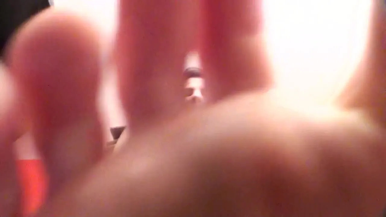Toejac, waiting room giantess