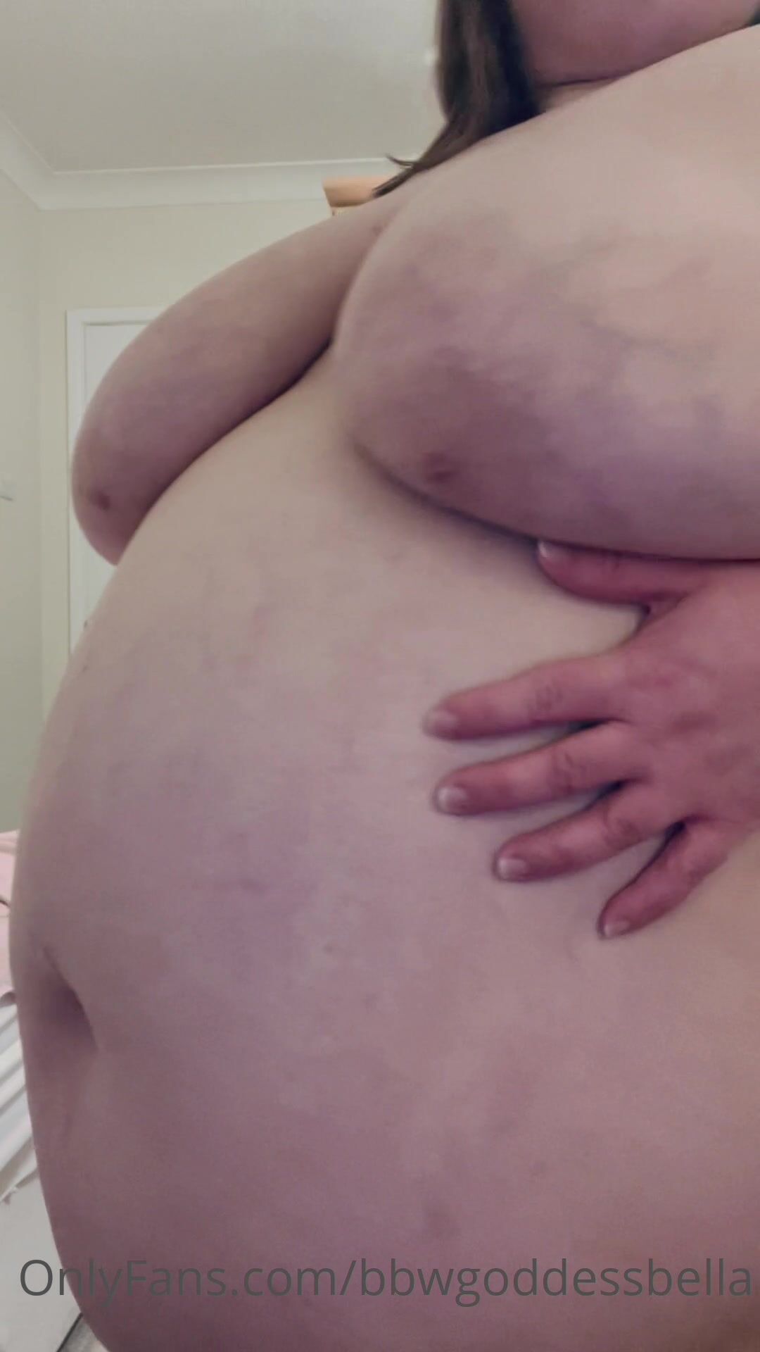 Bbwgoddessbella Showing Off Her Big Belly