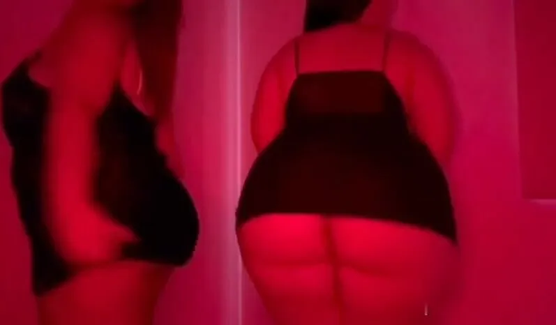 Pinkkgirl and Carie farting together