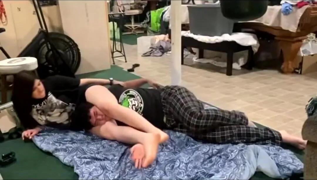 Amateur couple headscissor compilation