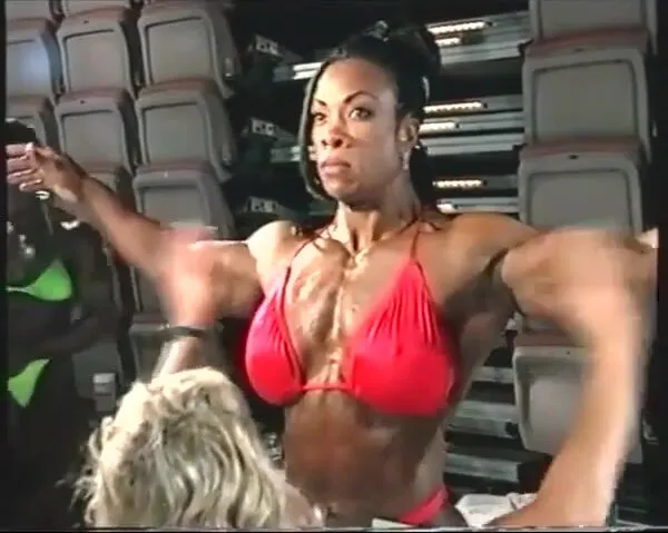 FBB Vickie Backstage