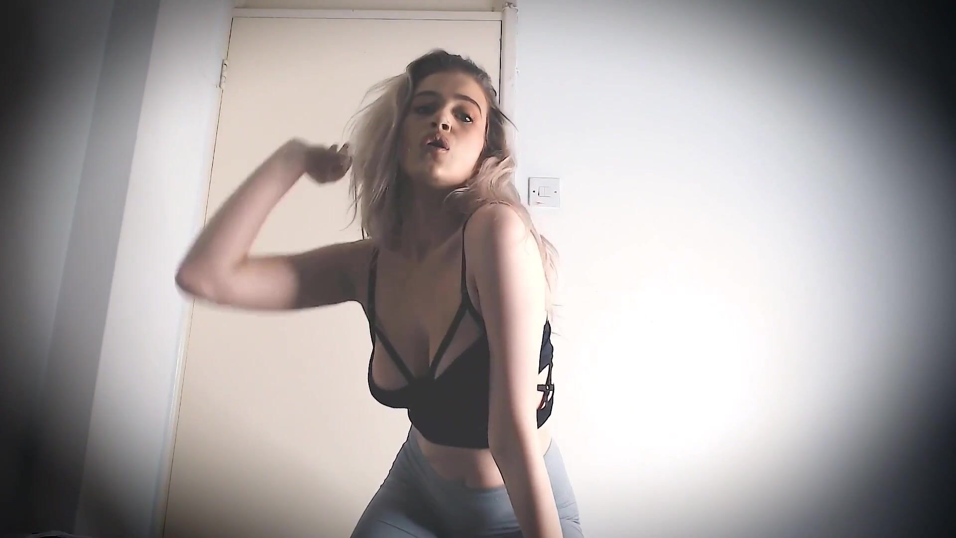 Courtney Luxe - Striptease