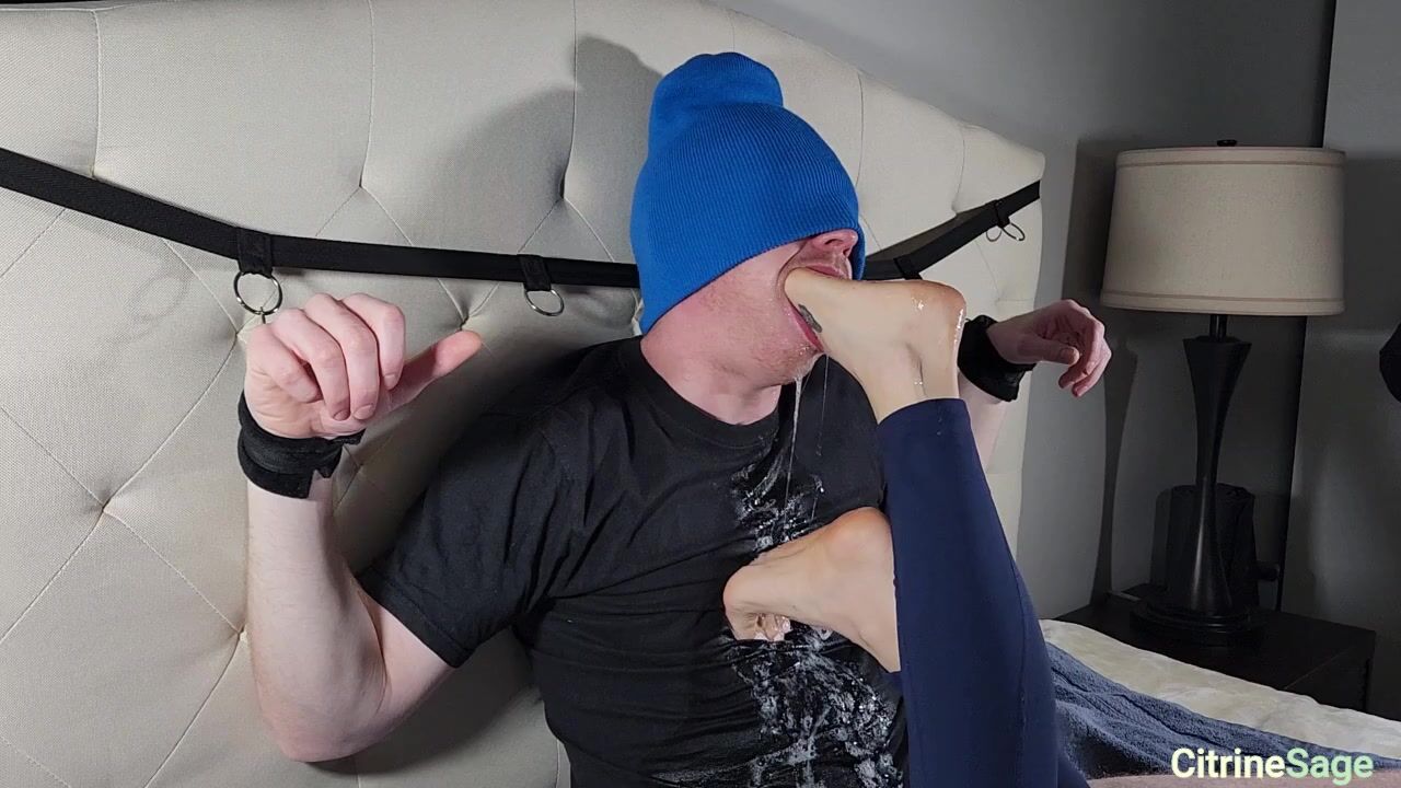 CitrineSage - Foot slave tied to the headboard drowns deep in my feet