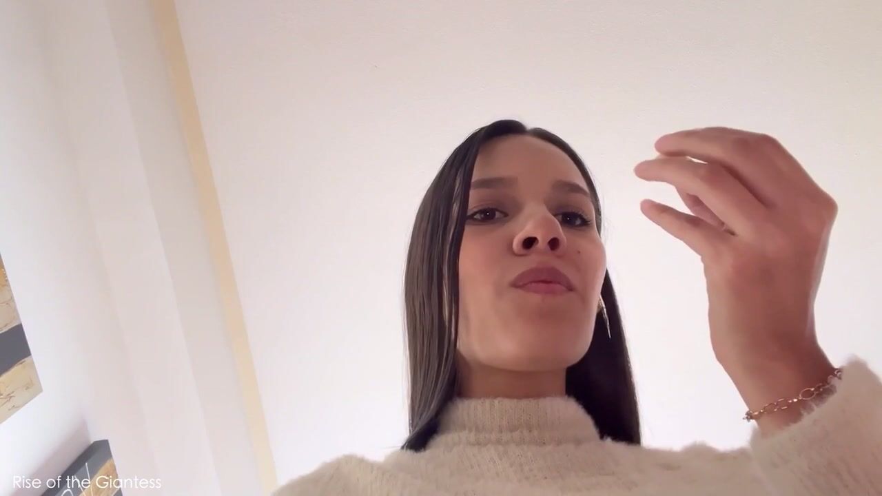 Giantess Andrea - Movie Snacks sfx
