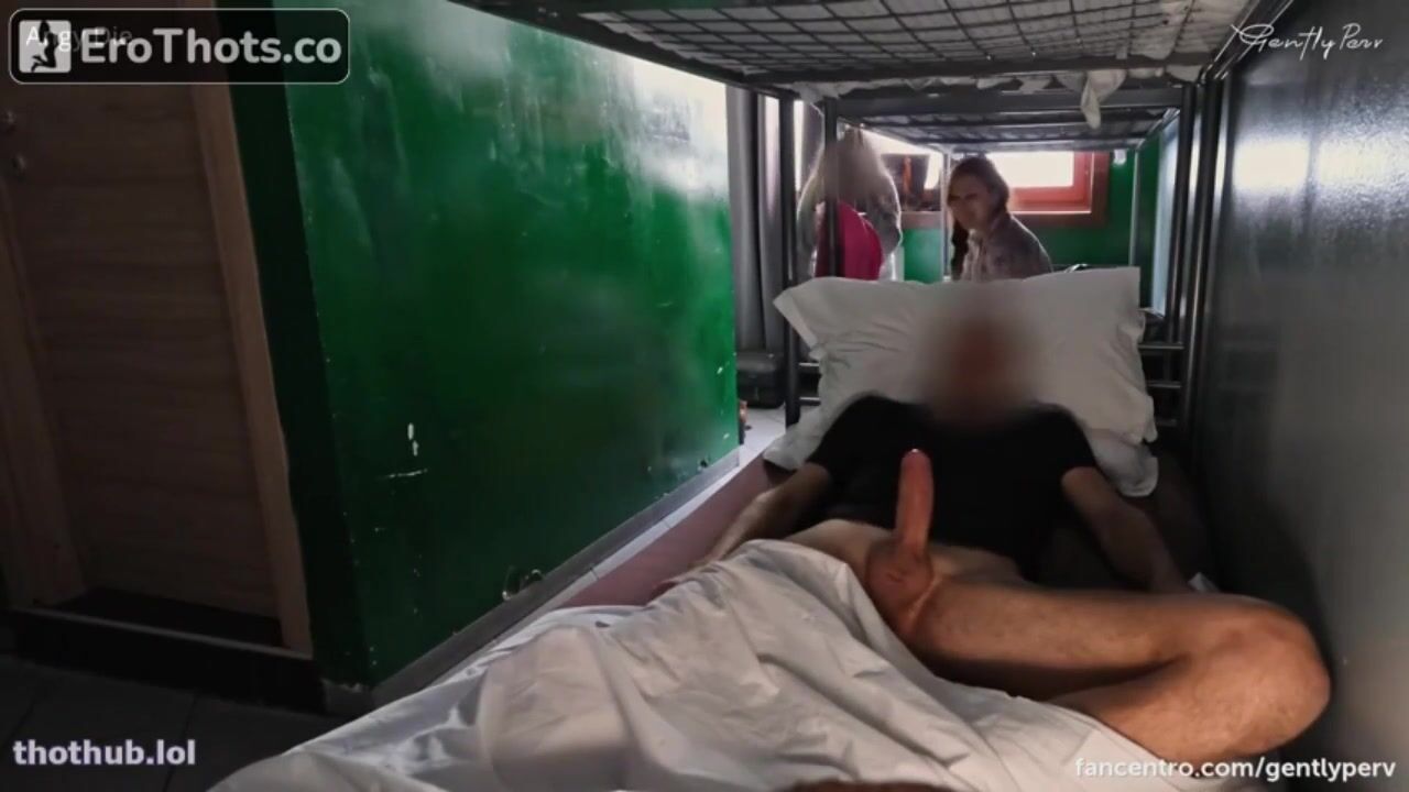 Gentlyperv gets handjob in the hostel