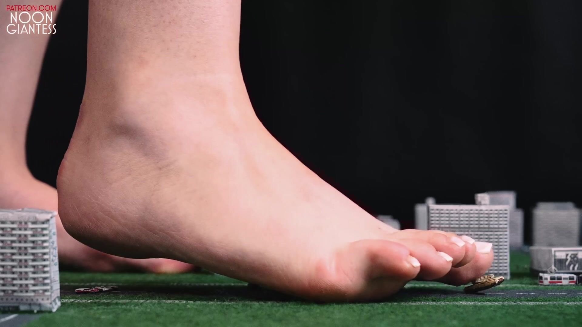 Noon giantess-as she drinks our city