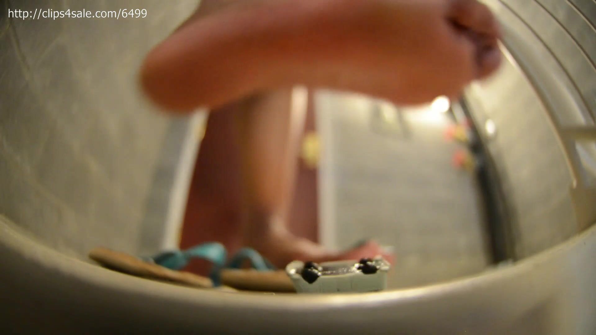 Giantess crushes tiny cars