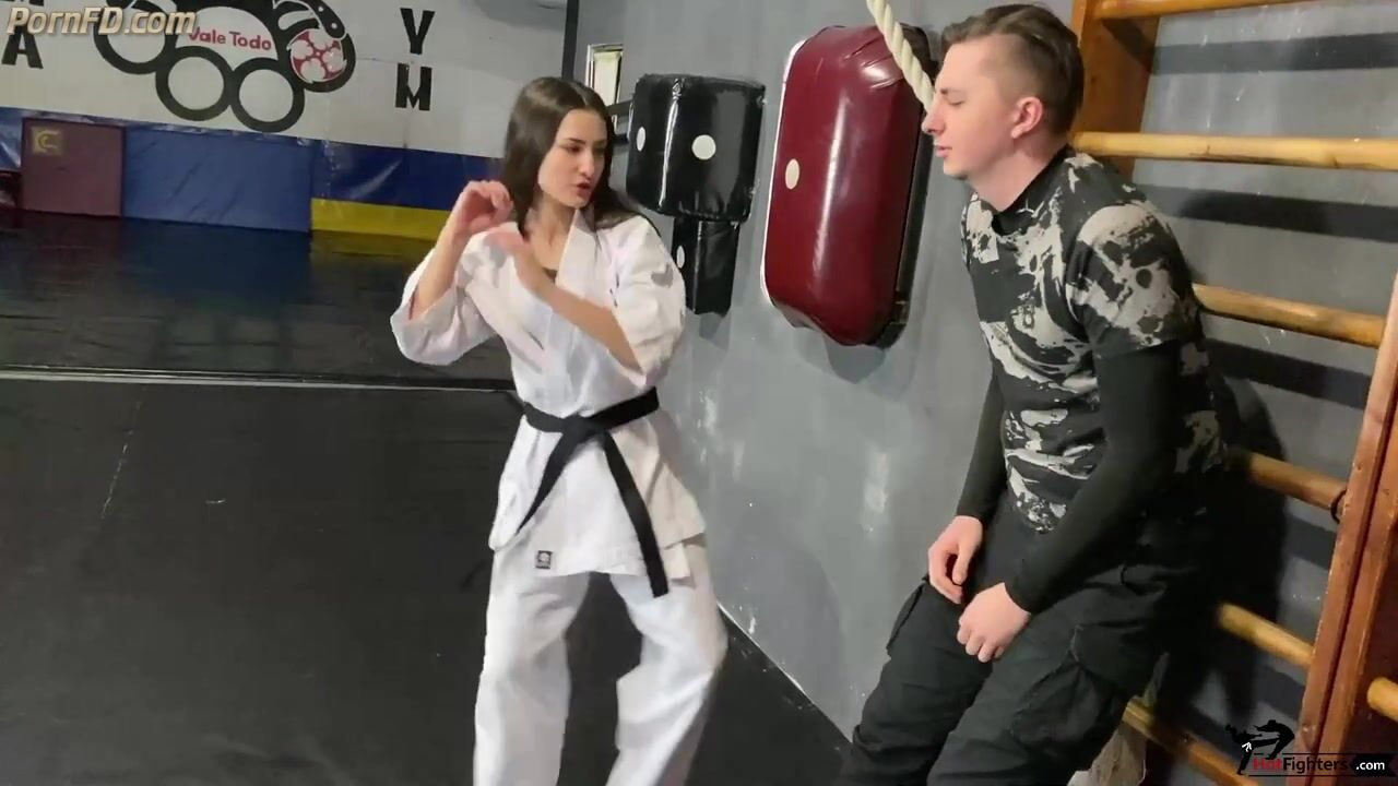 Sonya beat beats the big guy